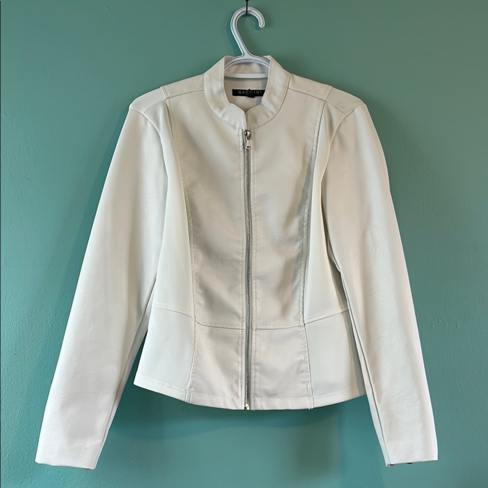 Chic white jacket
